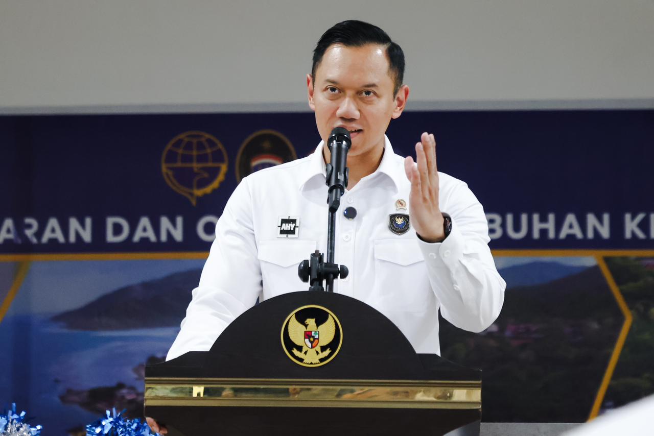 Serahkan Sertifikat Tanah di Donggala, Menko AHY: Kepastian Hukum atas Tanah Jadi Fondasi Pembangunan Berkelanjutan