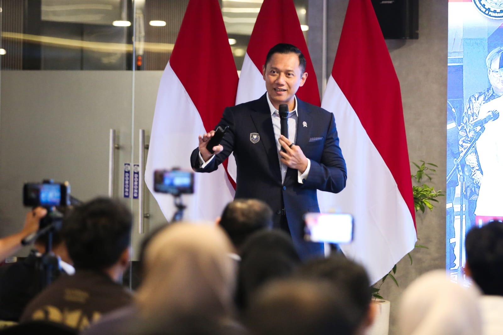 Paparkan Kinerja Setahun di Pemerintahan Presiden Prabowo, Menko AHY Perkuat Pembangunan Infrastruktur dan Sukseskan Swasembada