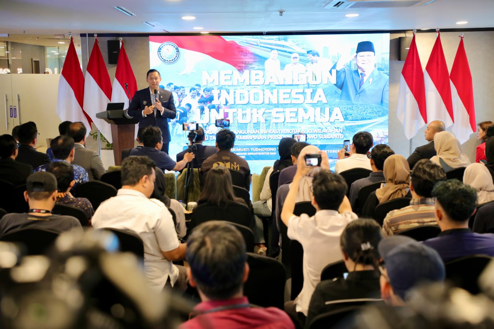 Paparkan Kinerja Setahun di Pemerintahan Presiden Prabowo, Menko AHY Perkuat Pembangunan Infrastruktur dan Sukseskan Swasembada