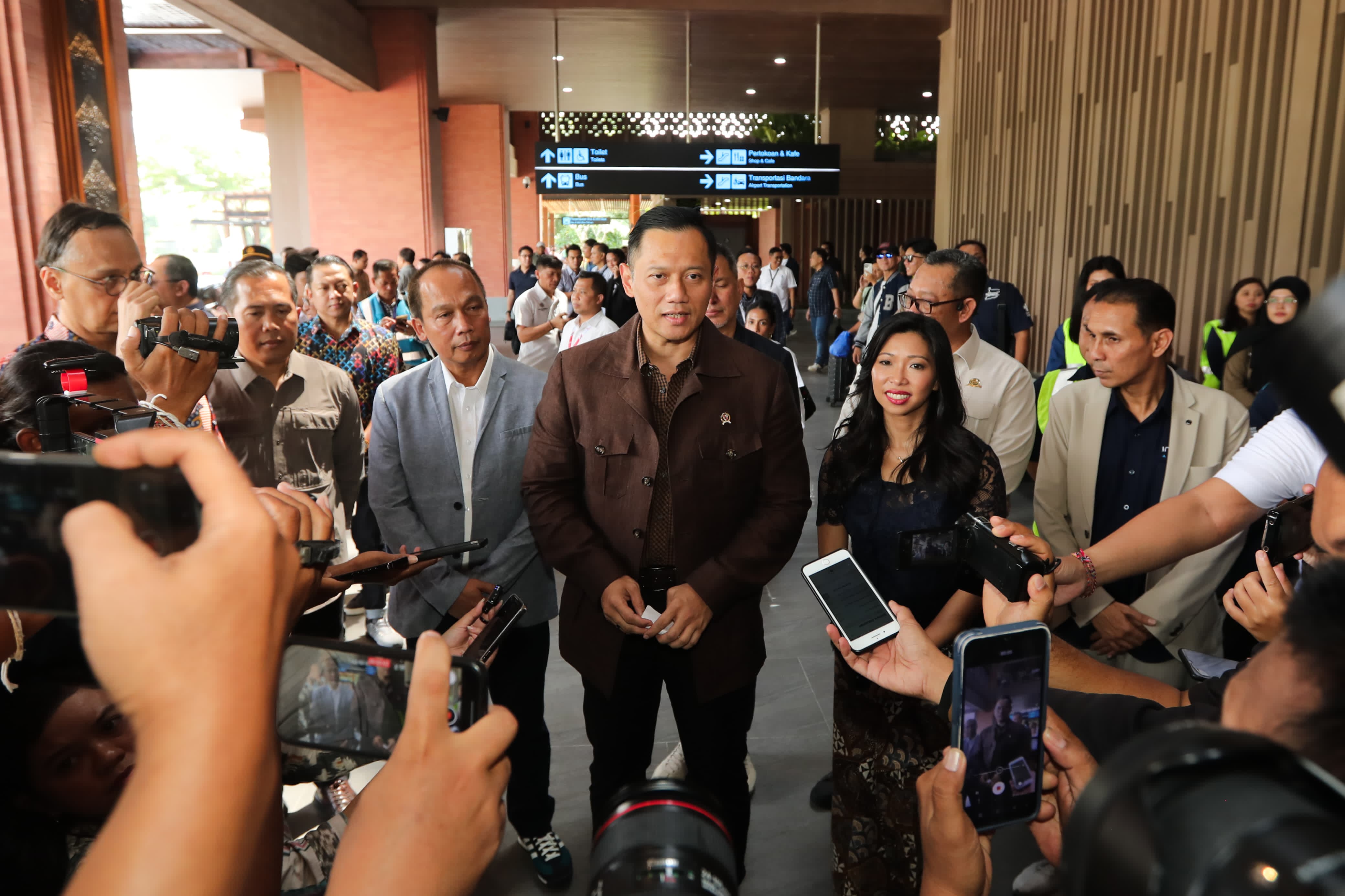 79.000 Wisatawan Tiba Kemarin, Menko AHY Harap Bandara Bali Bisa Terus Layani Masyarakat Dengan Baik Selama Nataru