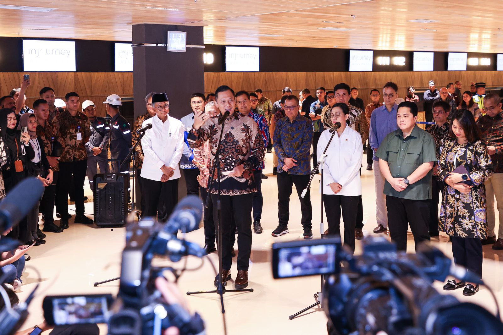 Pastikan Adanya Penurunan Tiket Pesawat, Menko AHY: Pemerintah Tetapkan Diskon Tarif hingga 14%