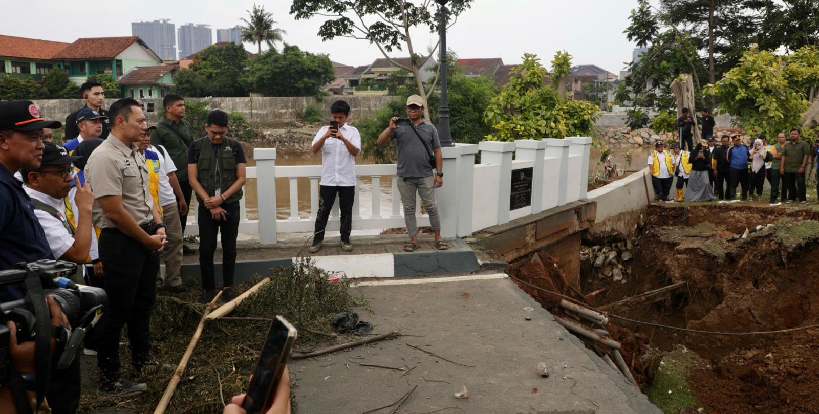 Penanganan Jembatan Kemang Pratama Bekasi, Menko AHY: Pemerintah Gandeng Satuan Zeni AD