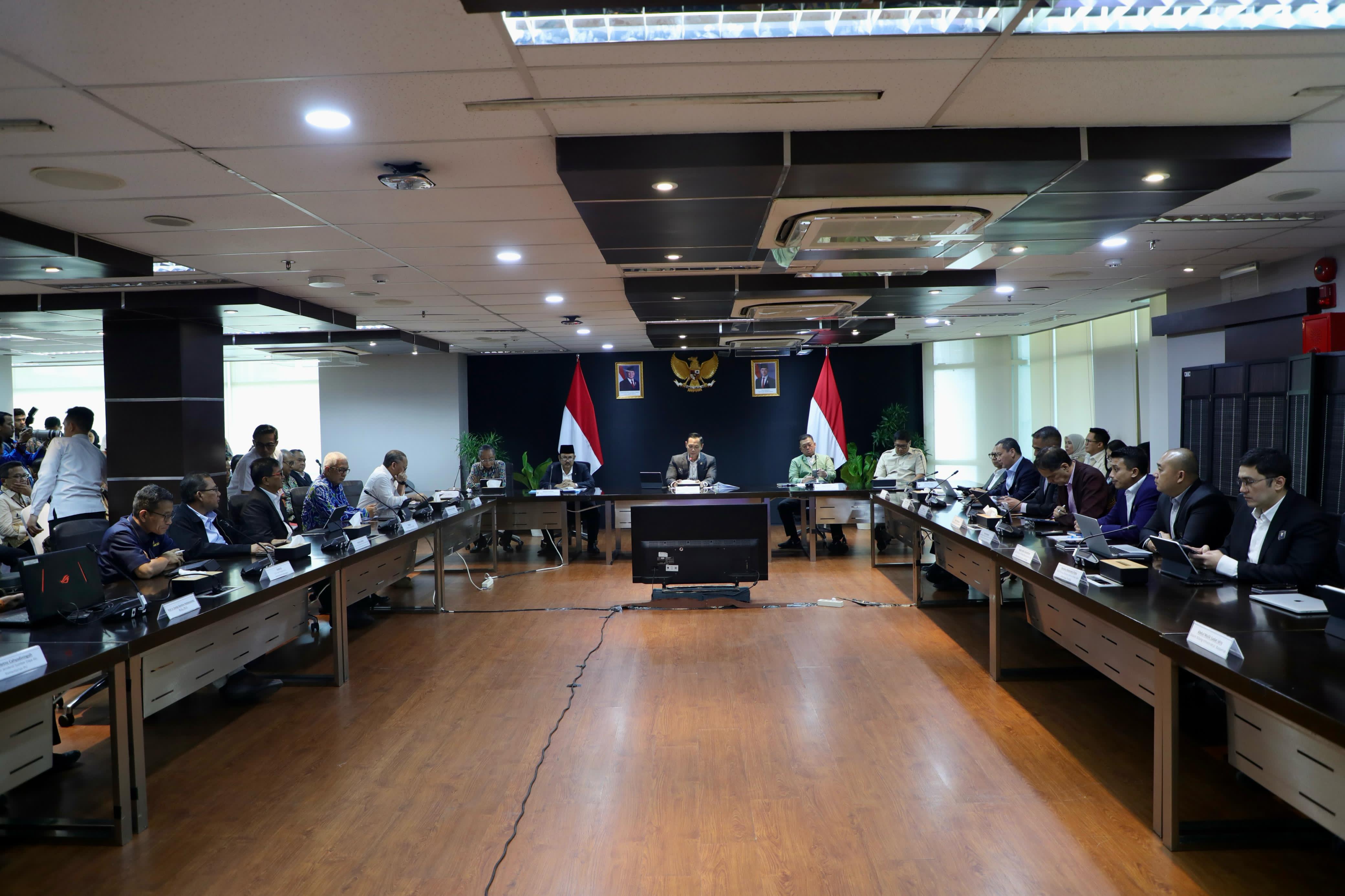 Pimpin Rakor Perlindungan Pesisir dan Penanganan Banjir, Menko AHY: Kita Siapkan Solusi Terintegrasi dan Menyeluruh