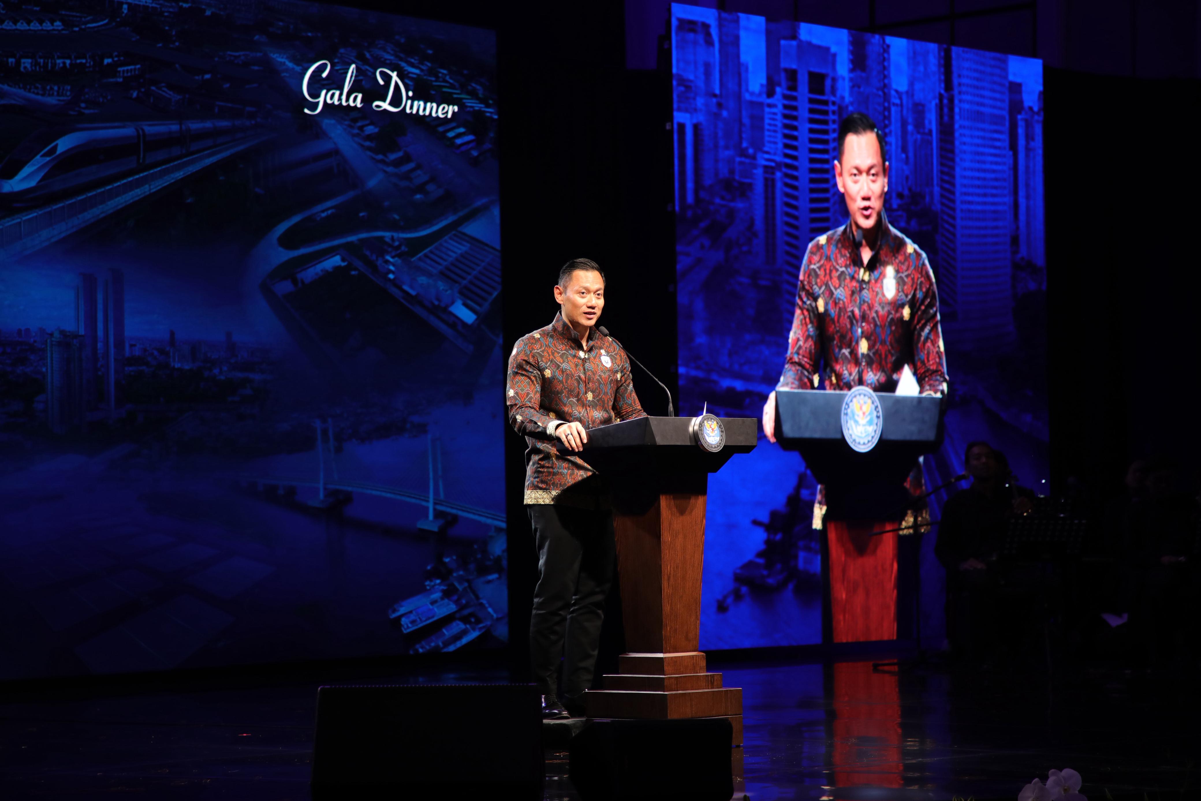 Dimomen Hangat Lintas Negara, Menko AHY: Infrastruktur Sejatinya Menyatukan, Bukan Hanya Membangun