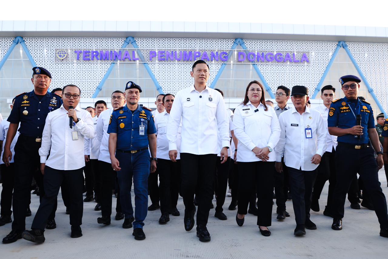 Tinjau Pelabuhan Donggala, Menko AHY Tegaskan Pentingnya Infrastruktur Transportasi Laut untuk Dorong Pertumbuhan Kawasan