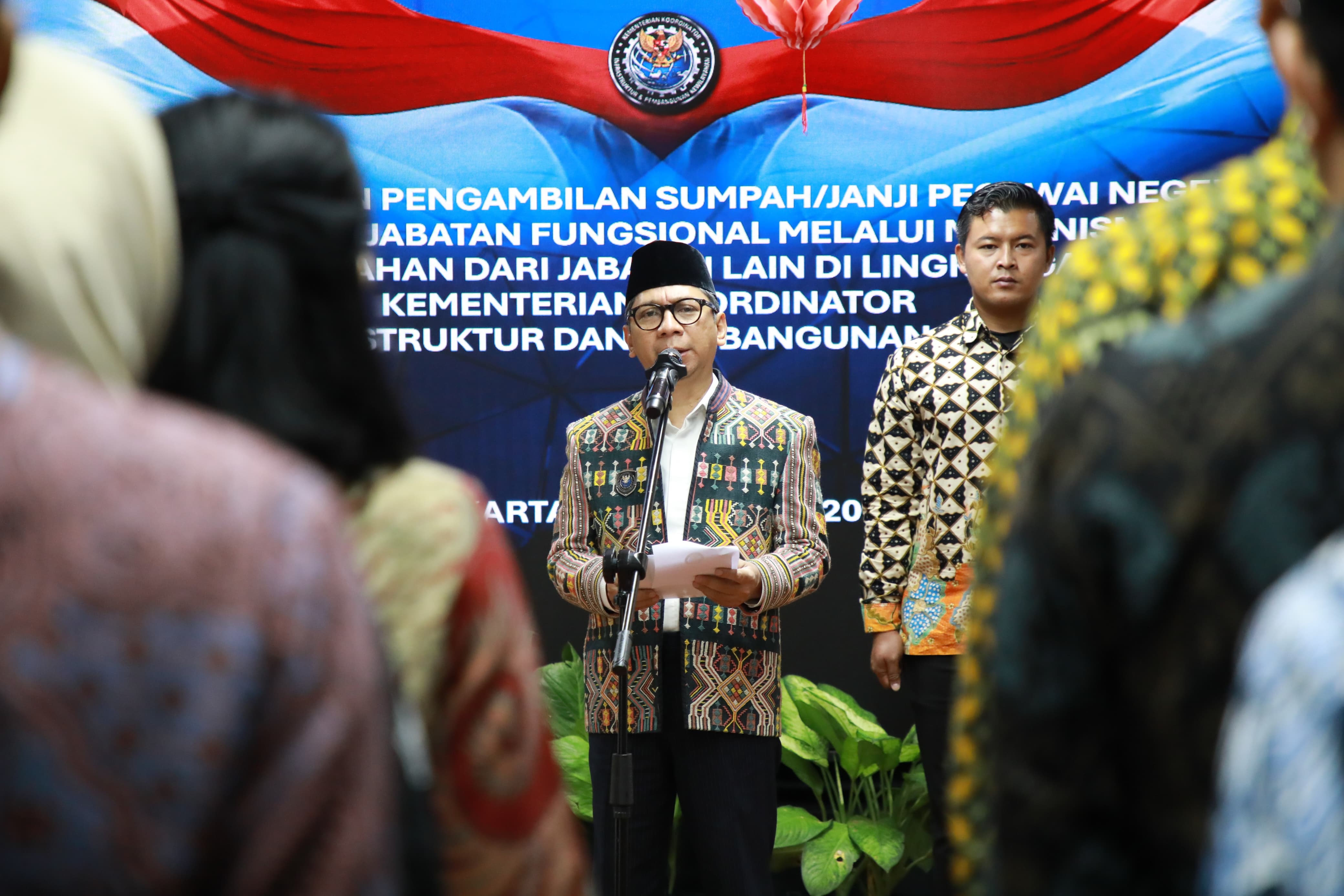 Lantik Pejabat Fungsional, Sesmenko Infra: Amanah Besar Harus dijalankan Dengan Penuh Tanggung Jawab