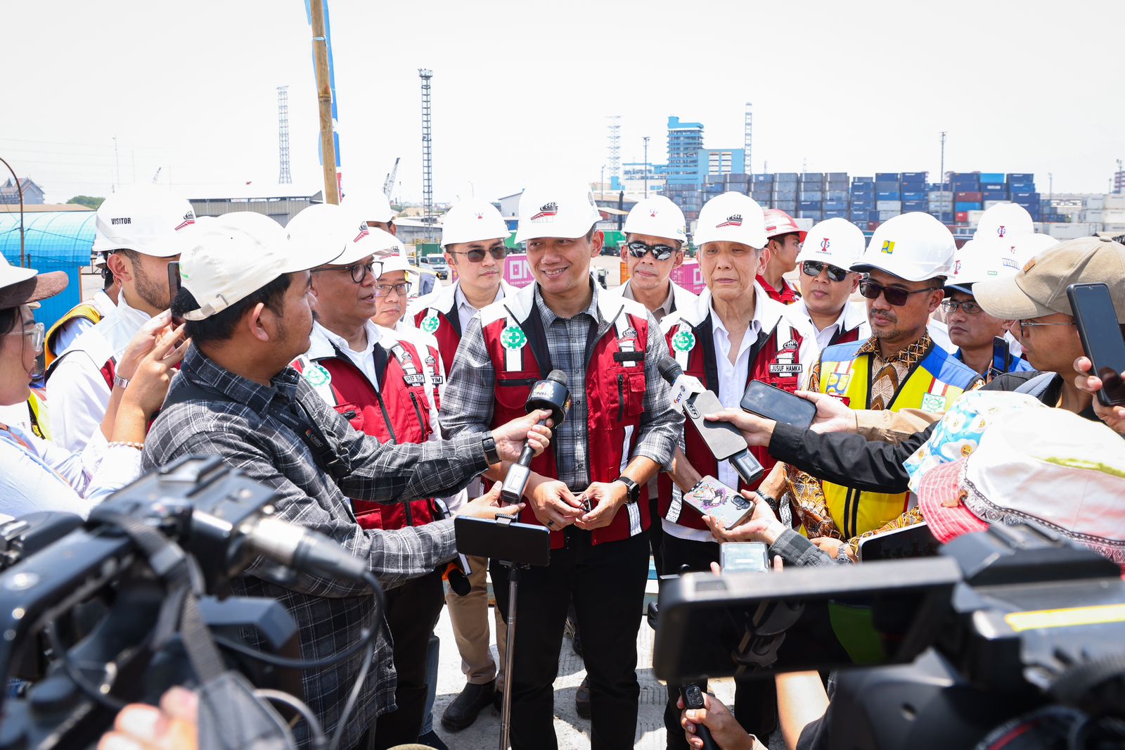 Tinjau Proyek Jalan Tol Harbour Road II, Menko AHY: Solusi Mengurai Kemacetan, Memperlancar Arus Logistik