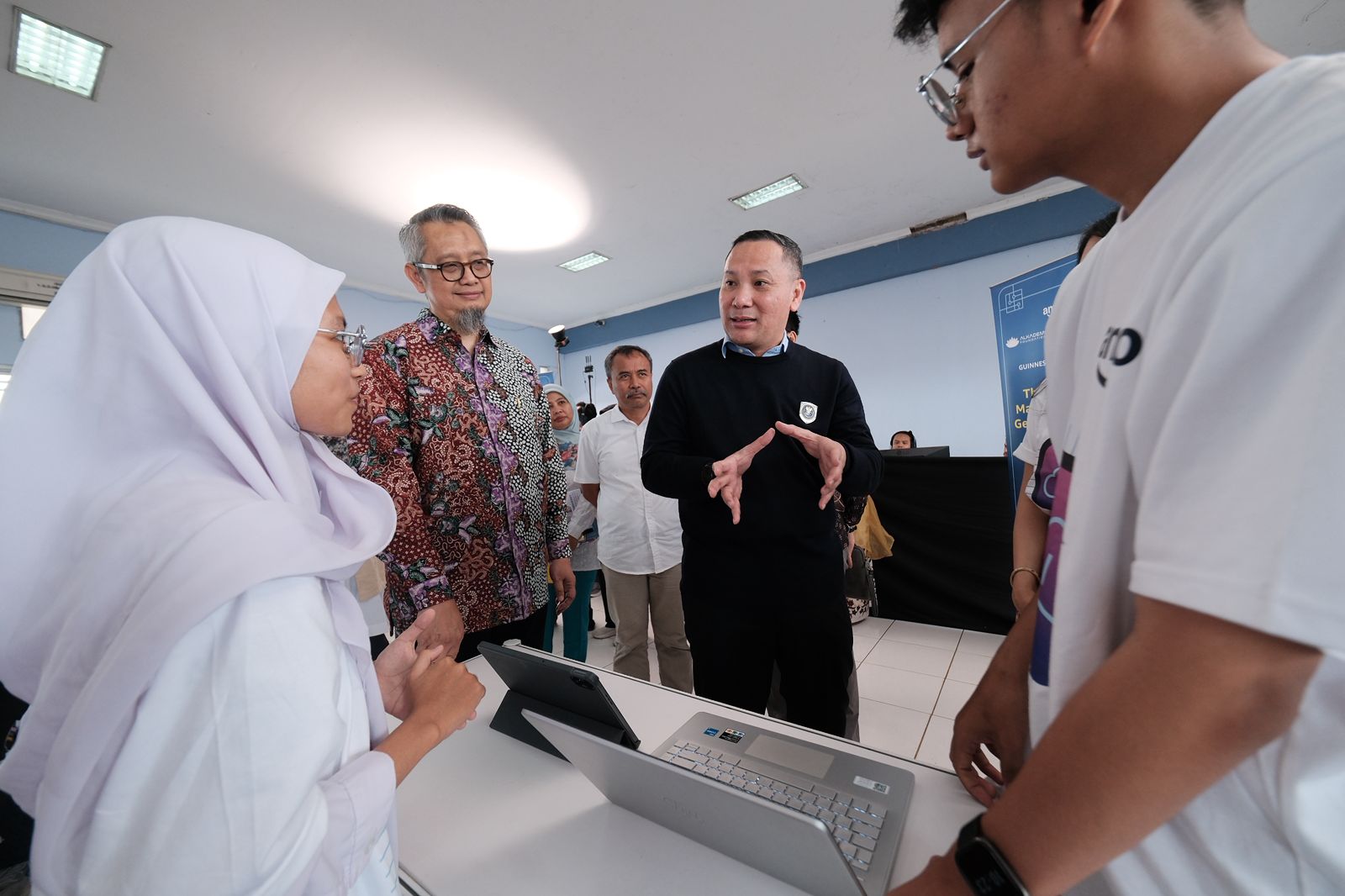 Amazon Pecahkan Rekor Dunia untuk Aplikasi Generative AI Bersama Sejumlah Sekolah di Jawa Barat