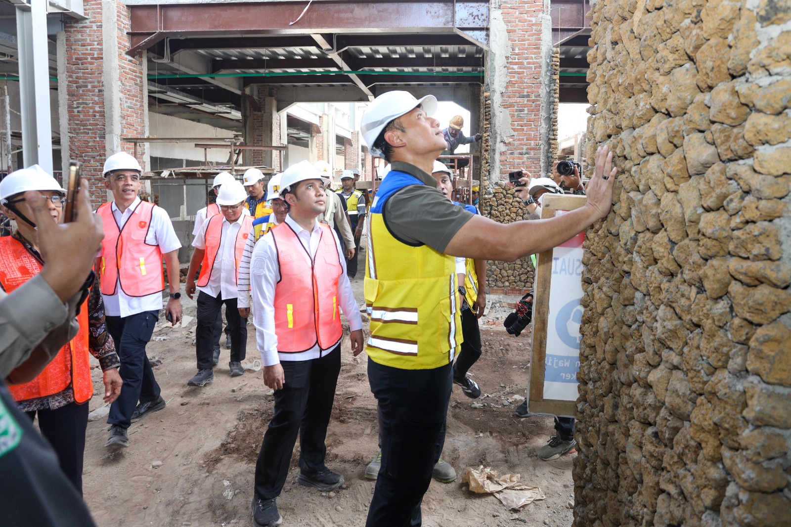 Tinjau Progres Revitalisasi Pasar Induk Banyuwangi, Menko AHY: Serap Tenaga Kerja Lokal, Target Rampung Akhir 2025