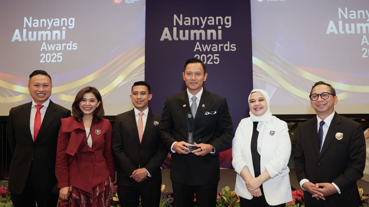 Dianggap Berkontribusi Bagi Masyarakat & Menginspirasi, Menko AHY Dianugerahi Penghargaan Tertinggi Alumni Nanyang Technological University Singapura