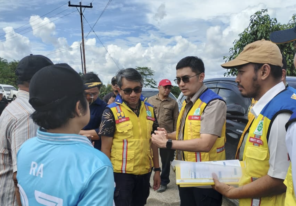 Stafsus Herzaky Kunjungi Pembangunan Jalan Subah, Camat Subah Terharu: Akhirnya Mimpi Puluhan Tahun Tercapai