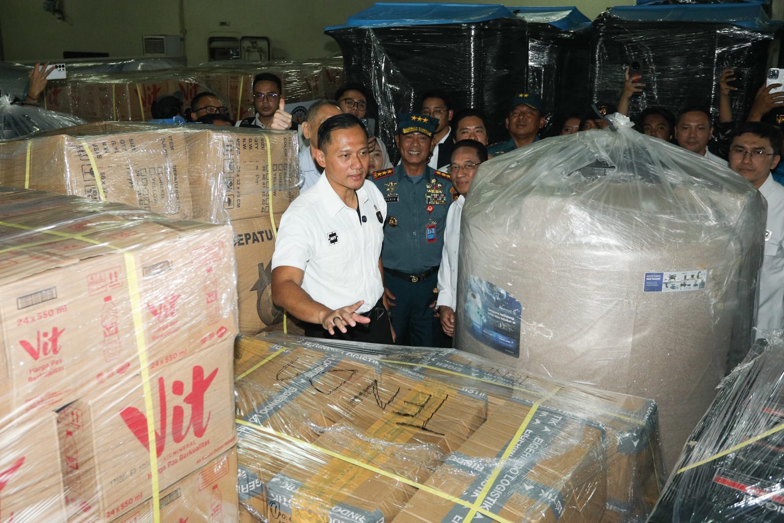 Lepas 250 Ton Bantuan Kemanusiaan ke Aceh, Sumut, dan Sumbar, Menko AHY Bawa Solusi Infrastruktur Darurat