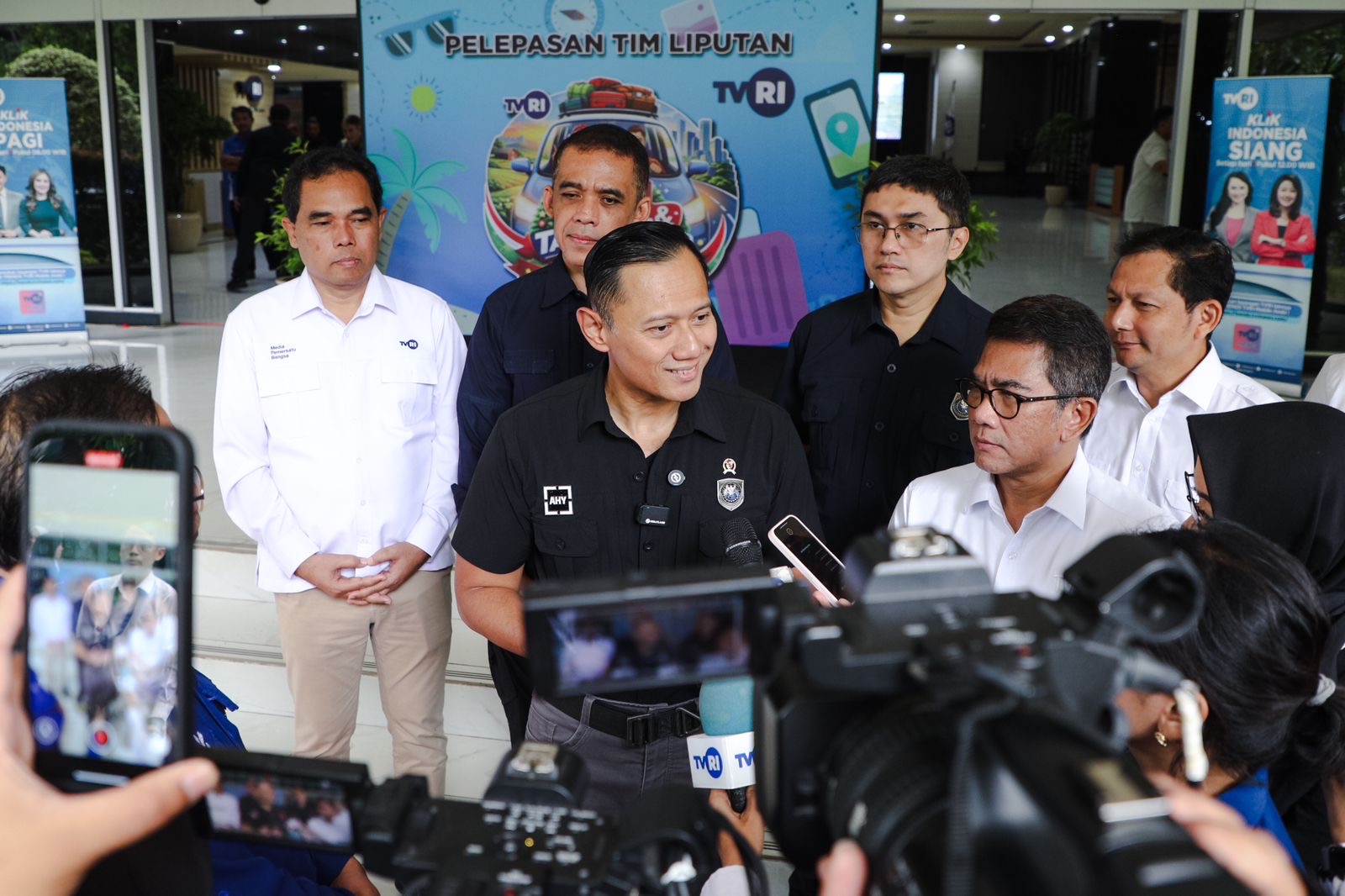Lepas Tim Liputan Nataru, Menko AHY Harap Jangkauan Infrastruktur TVRI Sampaikan Informasi Akurat dan Tepercaya