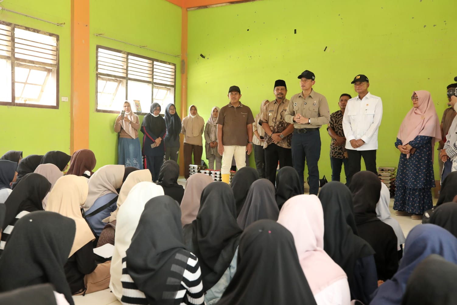 Sapa Siswa SMP Negeri 1 Karang Baru, Menko AHY dan Menteri Dody Tegaskan Komitmen Pemerintah Pulihkan Infrastruktur Pendidikan