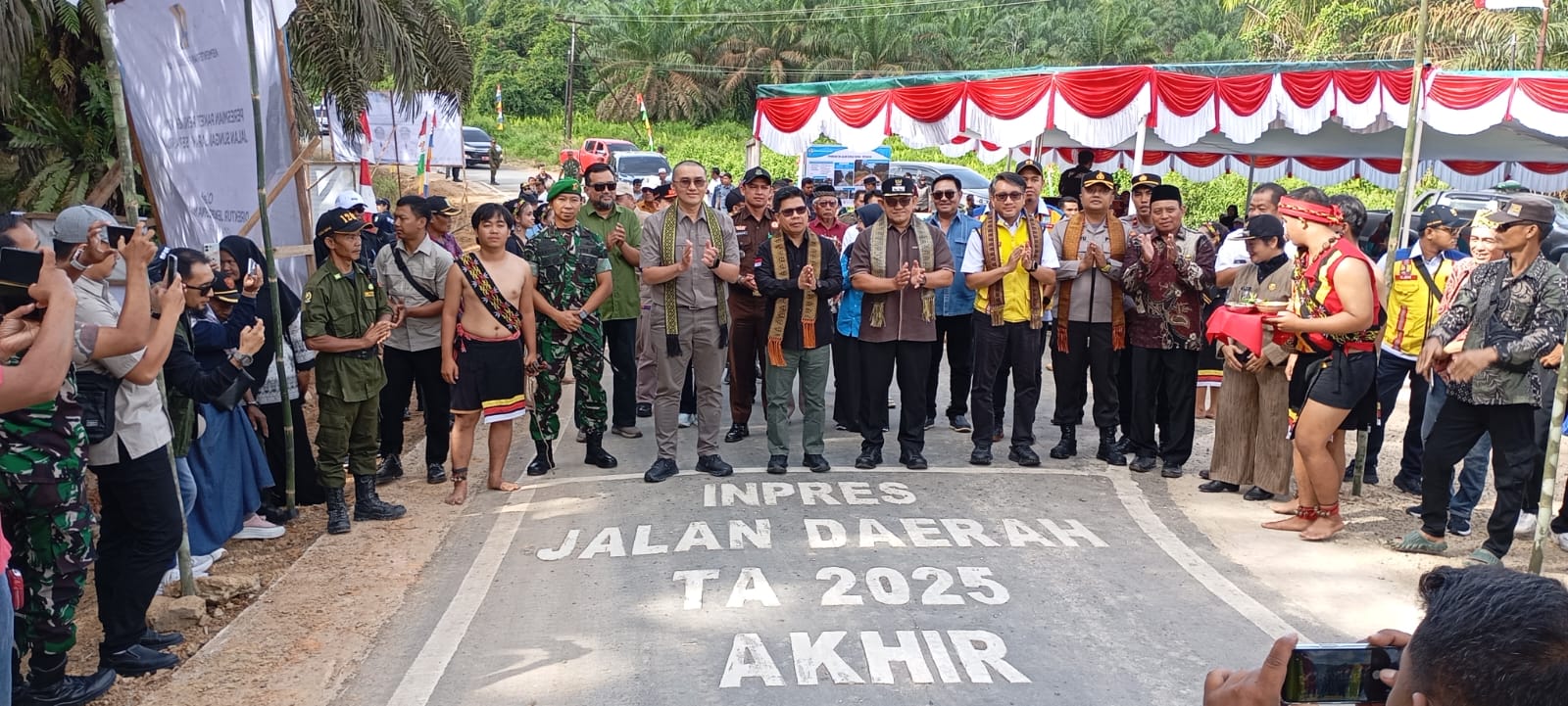 Kades di Sambas Teteskan Air Mata, Jalan Didamba 38 Tahun Akhirnya Diresmikan Staf Khusus Menko Infra, Ucap Terima Kasih ke Presiden