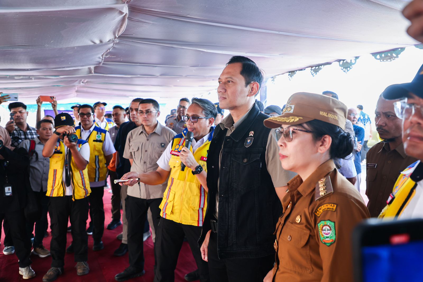 Tinjau Jalan Akses Bandara Singkawang, Menko AHY Pastikan Dukungan Infrastruktur Berkelanjutan Wilayah Perbatasan