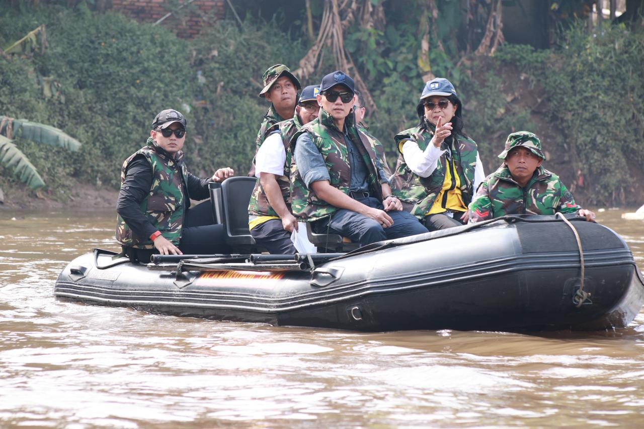 Susuri Sungai Ciliwung, Menko AHY Ajak Masyarakat Jaga Sungai Melalui Gerakan Bakti Sungai Nusantara