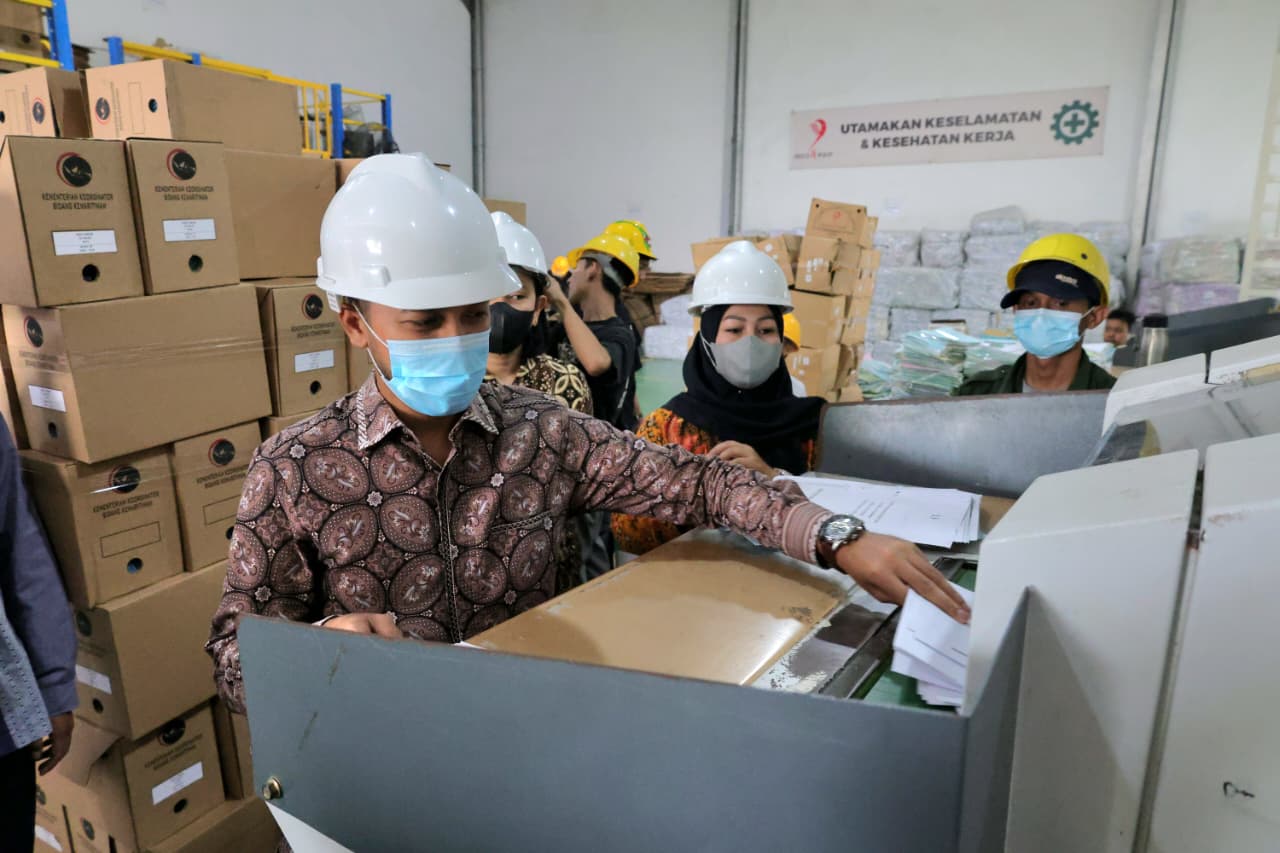 Perkuat Budaya Tertib Arsip, Kemenko Infra Lakukan Pemusnahan Arsip Inaktif
