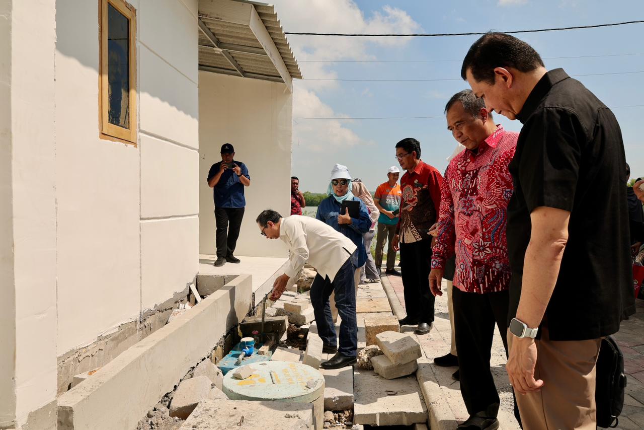 Tinjau Penanganan Permukiman Kumuh Terpadu di Gresik, Sesmenko Ayodhia Dorong Replikasi Model Kolaboratif Daerah