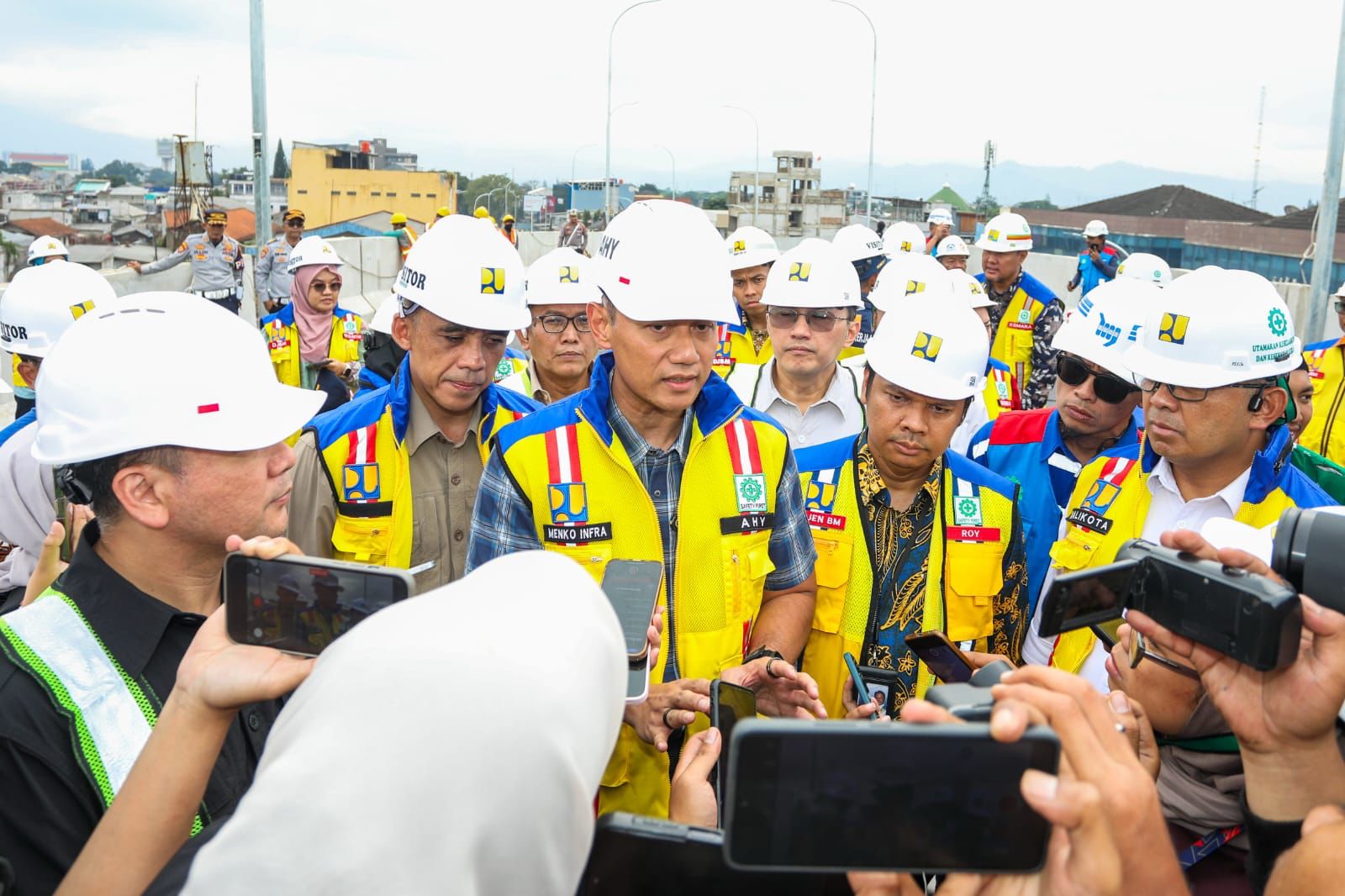 Presiden Prabowo Resmikan 1.151 KM Jalan Daerah di 37 Provinsi, Menko AHY: Perkuat Konektivitas dan Ketahanan Nasional
