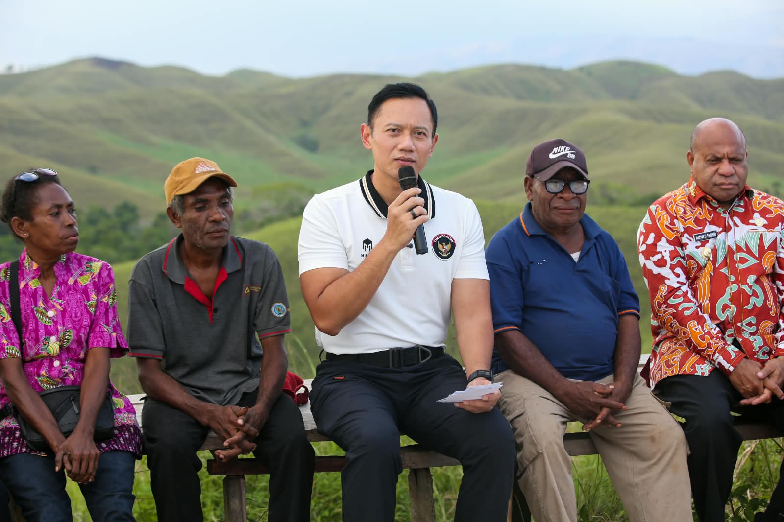 Langsung Cek Jalan Skory-Puay Setiba di Papua, Menko AHY: Alhamdulillah, Program IJD Memberikan Manfaat Kepada Masyarakat
