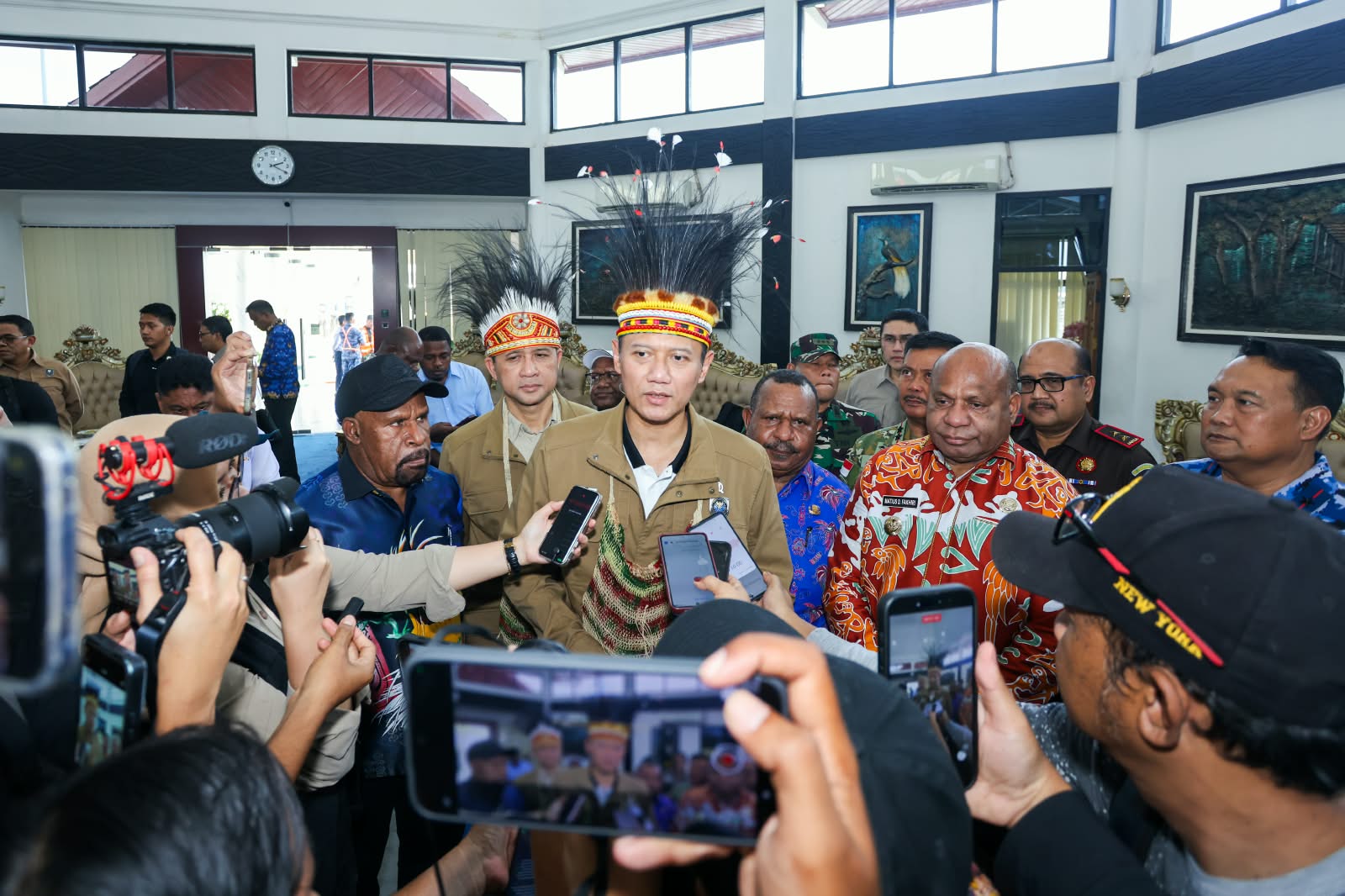 Tiba di Papua, Menko AHY Tekankan Percepatan Pembangunan Infrastruktur dan Konektivitas Antarwilayah