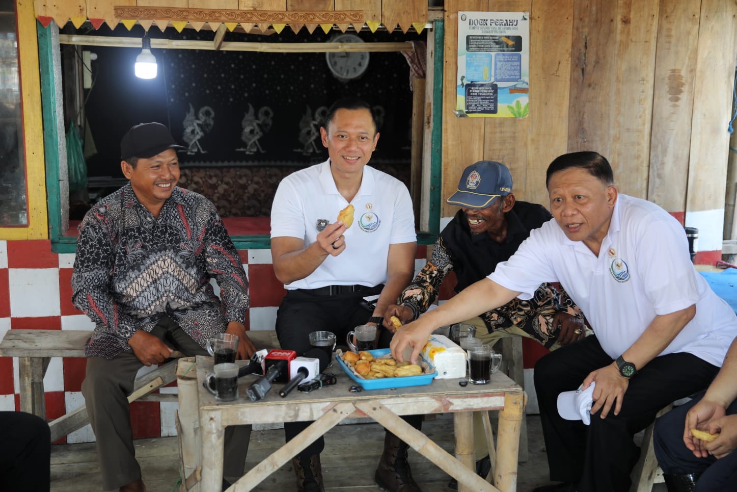 Lindungi Jutaan Warga Pesisir, Menko AHY Dorong Percepatan Perlindungan Pantura Jawa